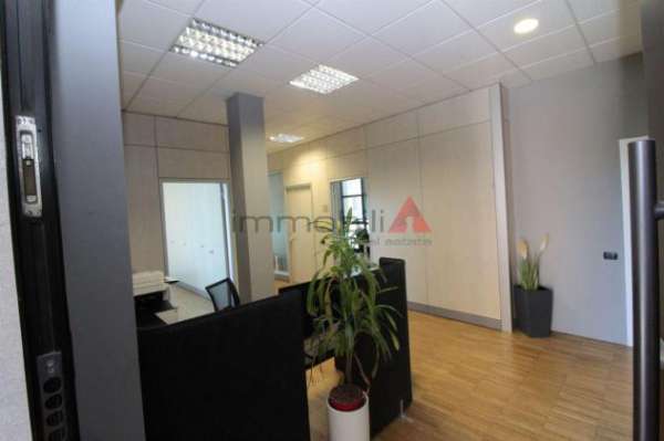 Foto Brugherio - OTTIMO ufficio di 155mq  1.500,00 mensile
