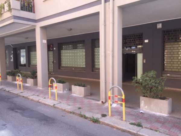 Foto Cagliari centro Locale Commerciale con 6 vetrine