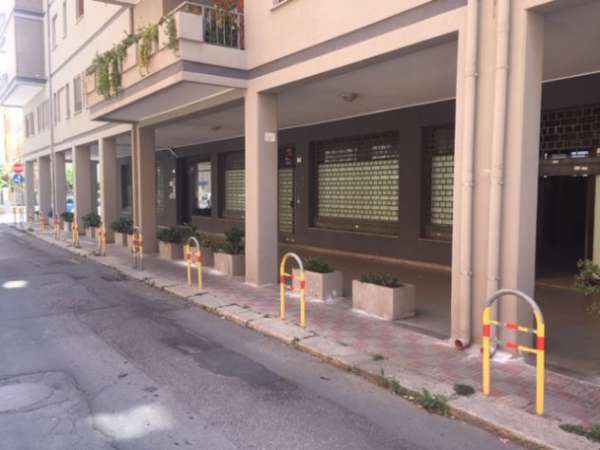 Foto Cagliari centro locale fronte strada