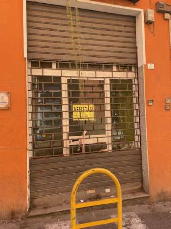 Foto Cagliari zona via Garibaldi locale fronte strada