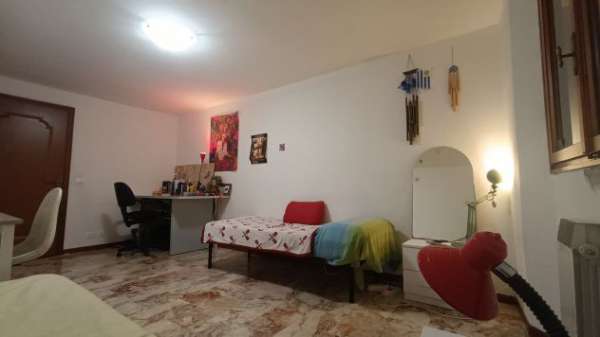 Foto Camera a uso doppia o singola in appartamento condiviso in Via de' Pignattari