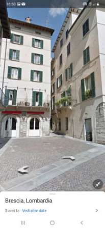 Foto Camera arredata con bagno privato nel centro storico di Brescia