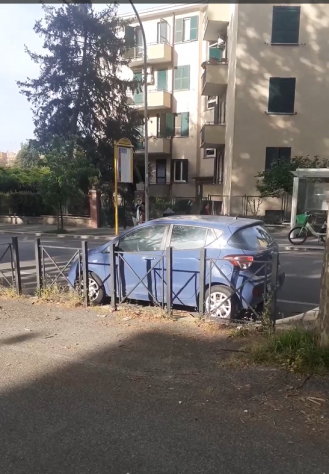 Foto Camera con bagno, TV condizionatore in appartamento a studentesse o lavoratrici