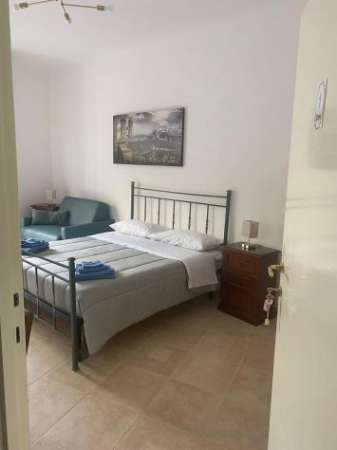 Foto Camera da letto con bagno privato e cucina condivisa