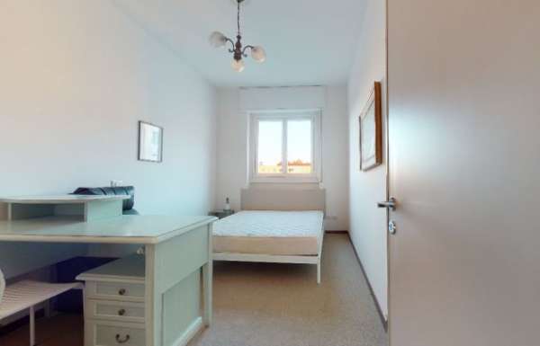 Foto Camera disponibile a Bergamo.