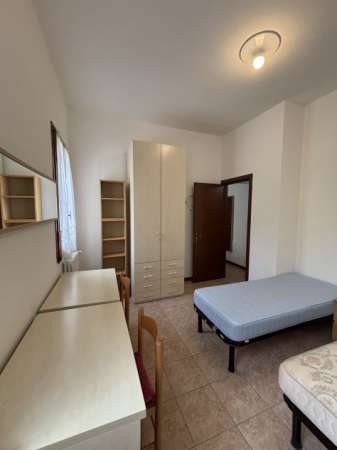 Foto CAMERA DOPPIA PER RAGAZZE in CASA INDIPENDENTE ZONA FACCIOLATI