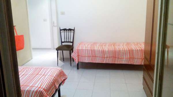 Foto camera doppia uso singolo con balcone per studenti