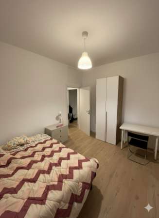 Foto camera doppia uso singolo in appartamento ristrutturato