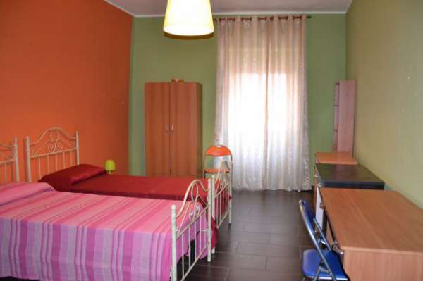Foto Camera doppia x due studentesse in via Manzoni a Catania
