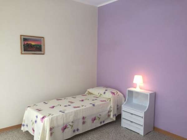 Foto Camera e stanza per studentesse e/o lavoratrici fuori sede