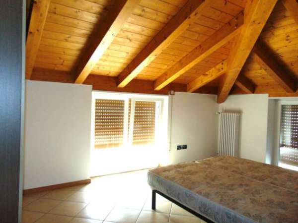 Foto Camera in Affitto in Bilocale