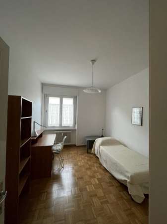 Foto Camera in appartamento condiviso per studentesse.