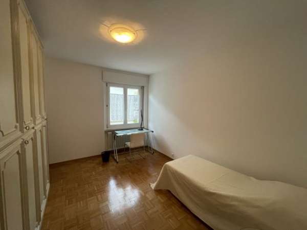 Foto Camera in appartamento condiviso per studentesse.