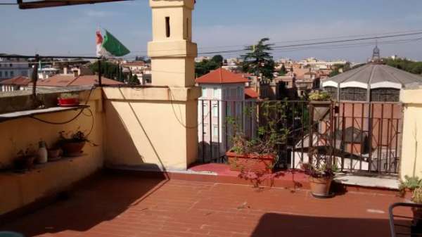 Foto Camera in attico panoramico con terrazzo a 5 min da La Sapienza