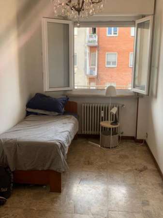 Foto Camera libera singola per studente/essa in appartamento condiviso.