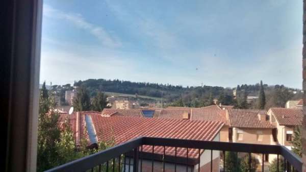 Foto camera matrimoniale (uso singola) con bagno, zona siena nord, libera il 1/3/26