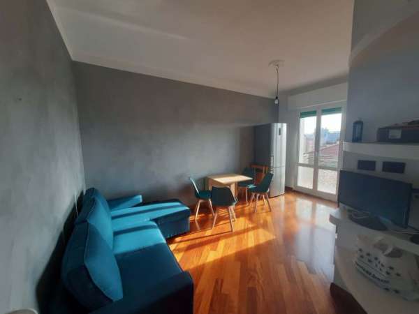 Foto Camera matrimoniale ampia e luminosa a Bologna, via Ferrarese 141