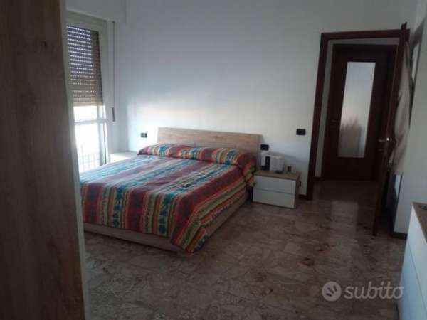 Foto Camera Matrimoniale e Singola arredata