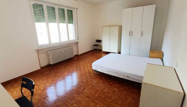 Foto Camera Matrimoniale Zona Piazza Gramsci Mantova Citt