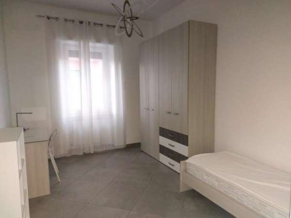 Foto Camera moderna disponibile al centro della citt