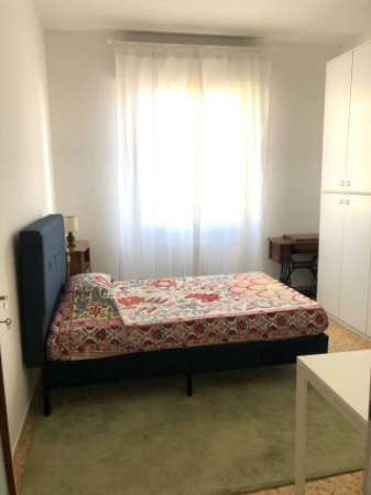 Foto Camera molto luminosa uso singola zona Statuto