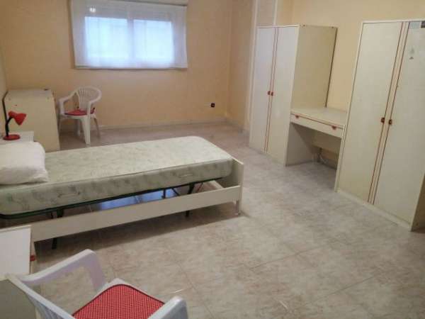 Foto Camera per infermiera/impiegata Policlinico