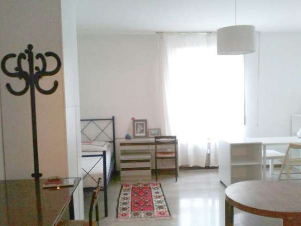 Foto CAMERA PER STUDENTESSA IN APPARTAMENTO