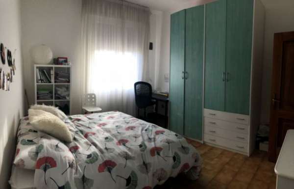 Foto camera singola a lavoratrice zona stadio