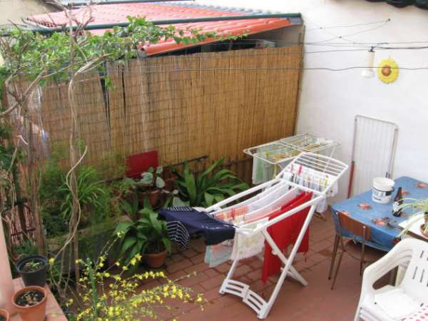 Foto Camera singola a ragazza lavoratrice adsl e spese incluse