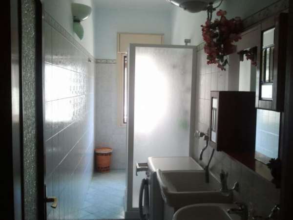 Foto CAMERA SINGOLA A STUDENTE Maschio