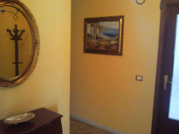 Foto CAMERA SINGOLA A STUDENTE MASCHIO