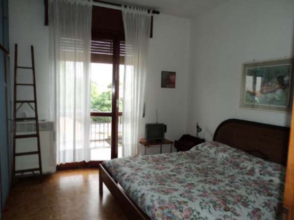 Foto CAMERA SINGOLA ARREDATA , WI FI, TV E BALCONE