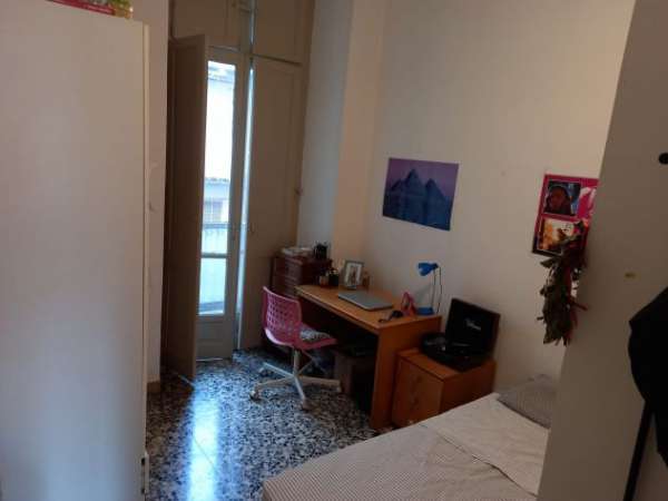 Foto Camera singola con bagno privato e balcone si affitta a matricola fuori sede.