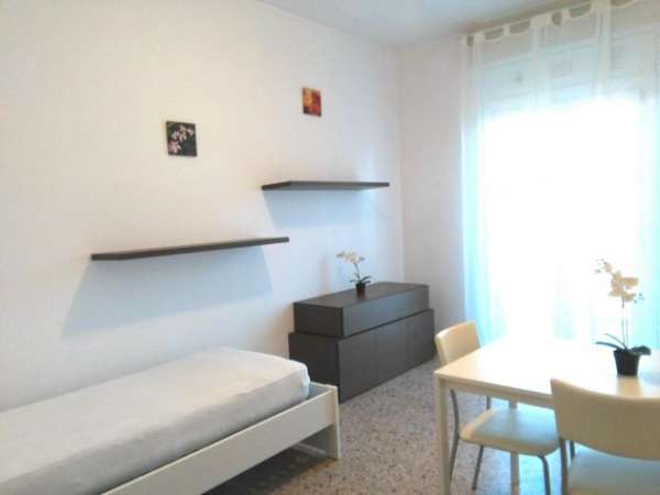 Foto Camera singola con balcone a Limbiate - S2-S4 / M3