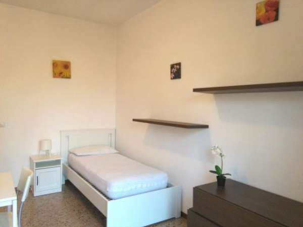 Foto Camera singola con balcone in zona stazione S2-S4 / M3 Affori