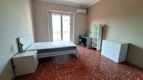 Foto Camera singola con balcone zona Corso Italia