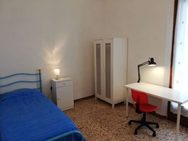 Foto Camera singola con balcone zona Viale Mazzini