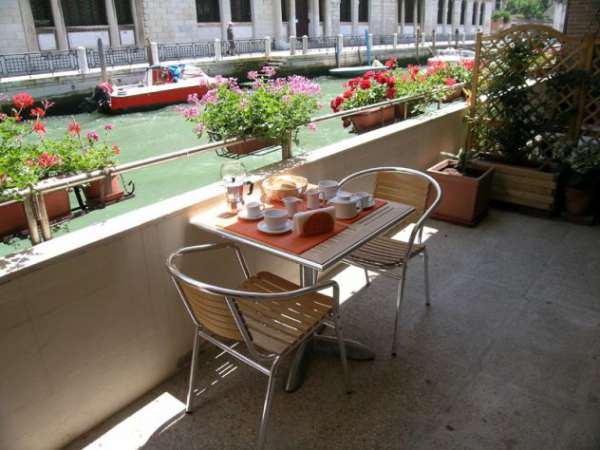 Foto CAMERA SINGOLA E DOPPIA PER STUDENTESSE/LAVORATRICI A VENEZIA