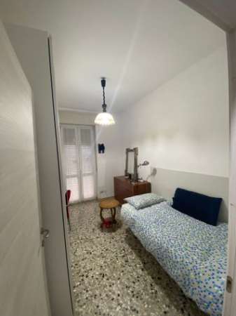 Foto Camera SINGOLA in TRILOCALE con BALCONE