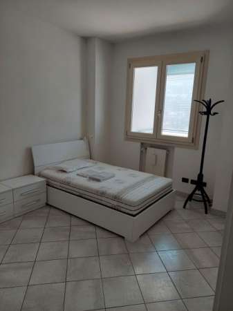 Foto CAMERA SINGOLA IN VIALE CAVOUR A 410 EURO MENSILI