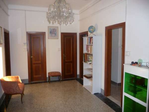 Foto Camera singola libera da novembre