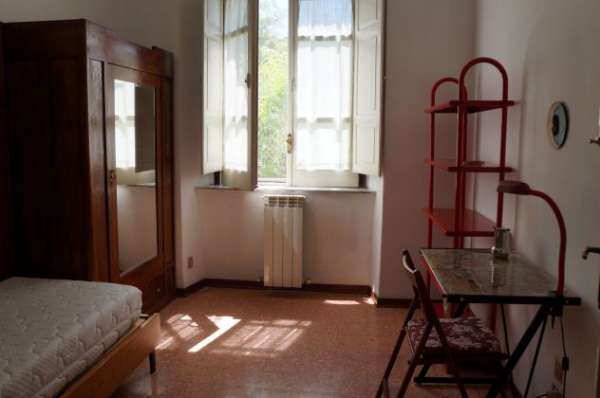 Foto Camera singola o doppia in affitto in ampio appartamento sito in Cosenza