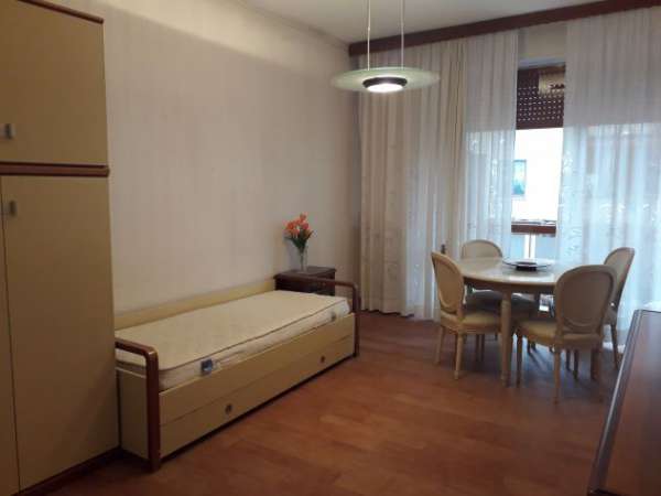 Foto Camera singola per ragazze SOLO per 3 mesi