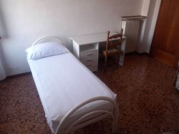 Foto Camera singola per studentessa
