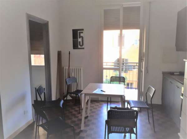 Foto camera singola per STUDENTESSA