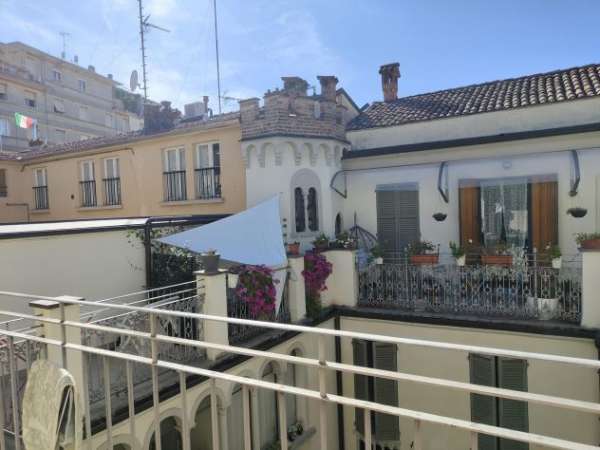 Foto CAMERA SINGOLA PER STUDENTESSA IN VIA CARDUCCI