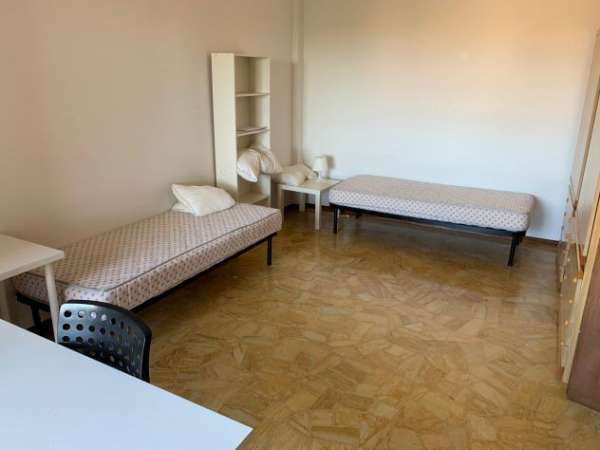 Foto Camera SINGOLA per STUDENTI Bologna VIA SANT'ISAIA