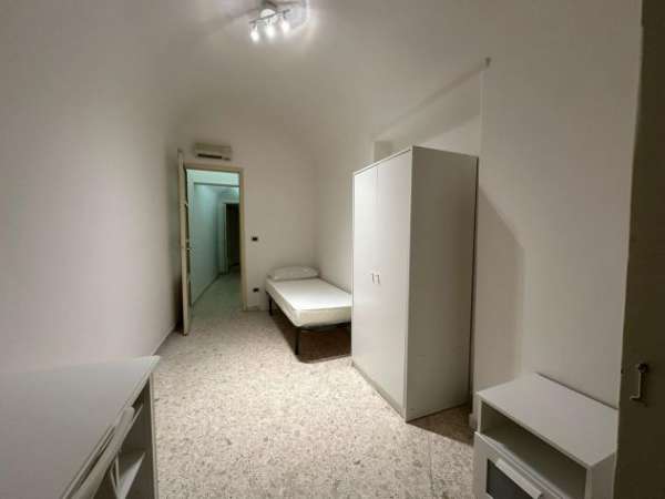 Foto Camera singola via Garibaldi