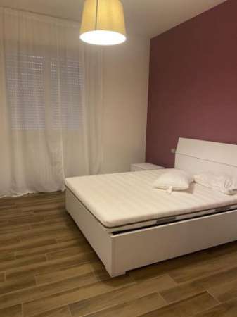 Foto Camera singola via Milanesi, zona piazza Leopoldo