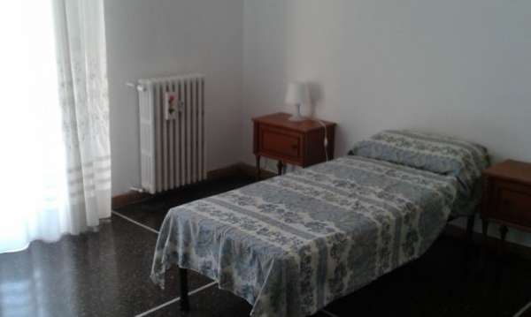 Foto Camera singola zona San Fruttuoso/San Martino solo studentesse/specializzande